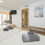 아파트 Cubo's Sea View 100m From The *