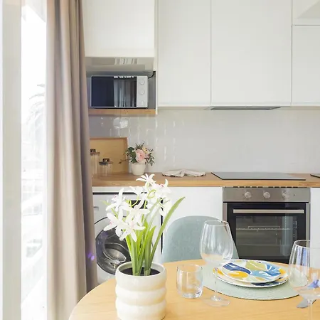 Cubo's Sea View & Fun Eurosol Apartment *