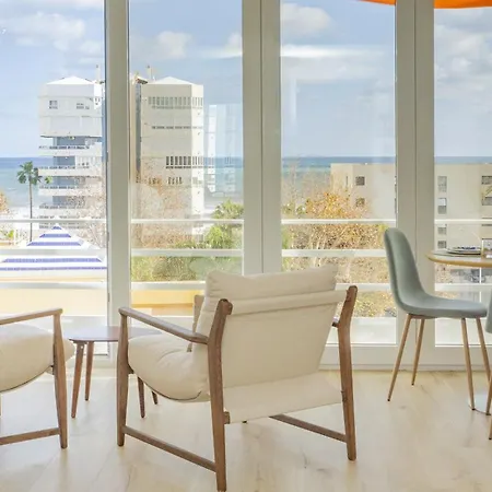 Cubo's Sea View & Fun Eurosol Apartment